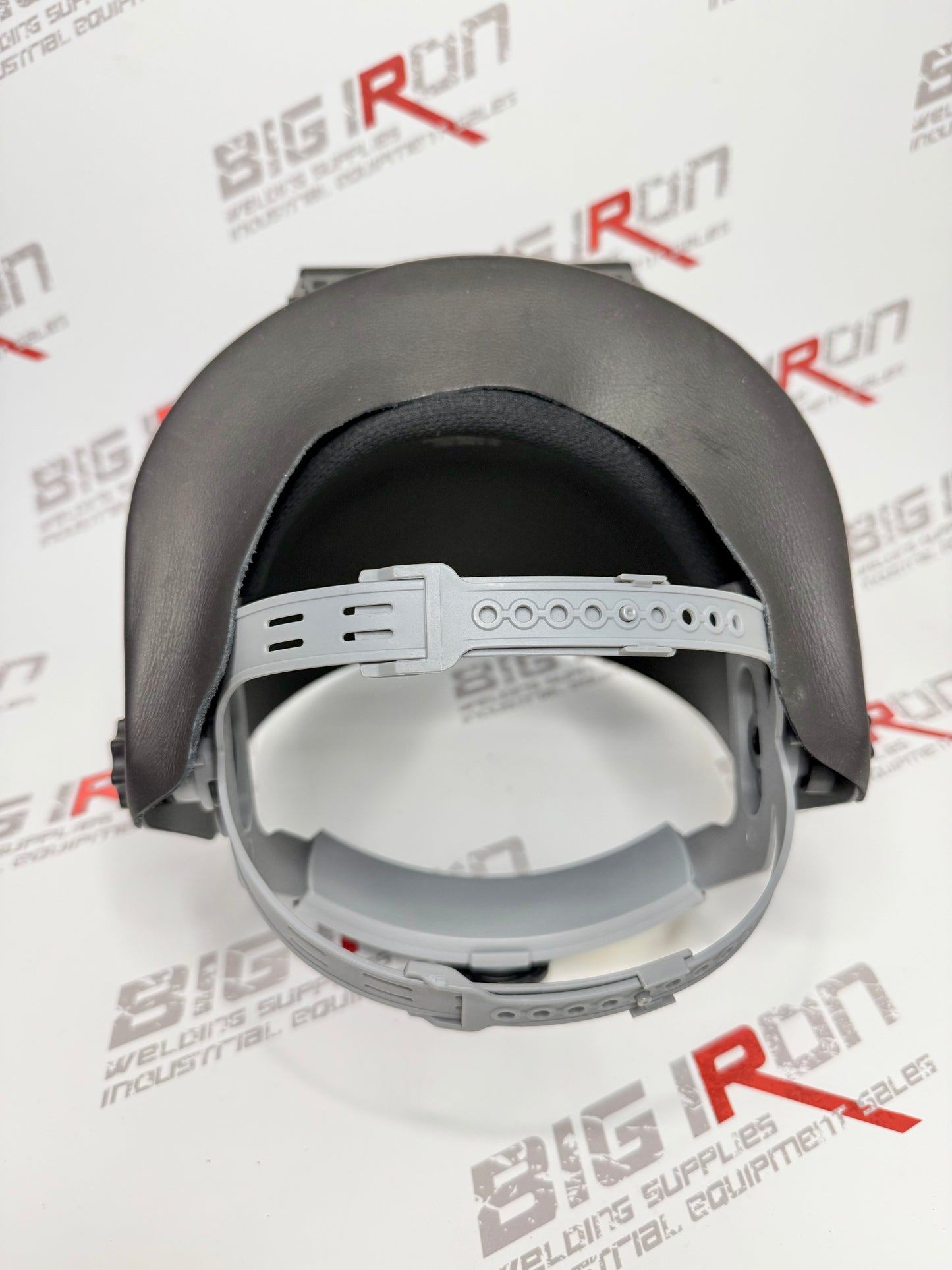 Outlaw Proliner With Black Leather Top Bib